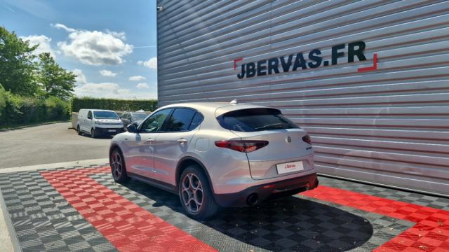 Alfa Romeo Stelvio image 9