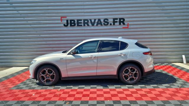 Alfa Romeo Stelvio image 8