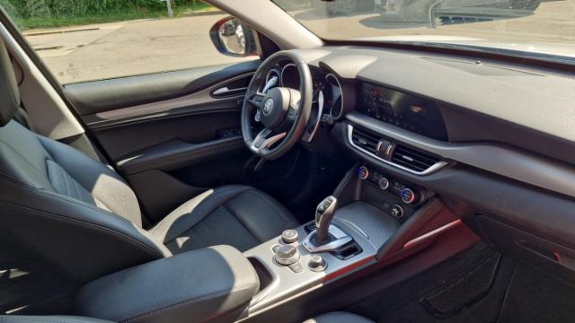 Alfa Romeo Stelvio image 5