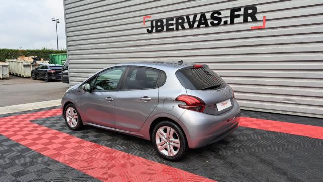 Peugeot 208 image 2