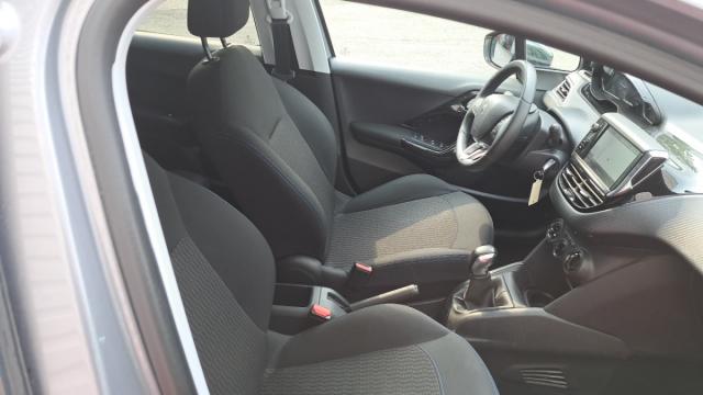 Peugeot 208 image 1
