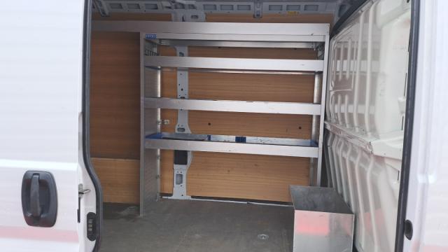 Peugeot Boxer image 2