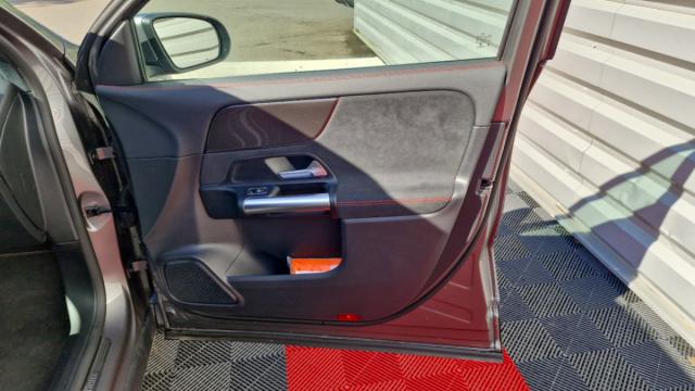 Mercedes Benz Gla image 8