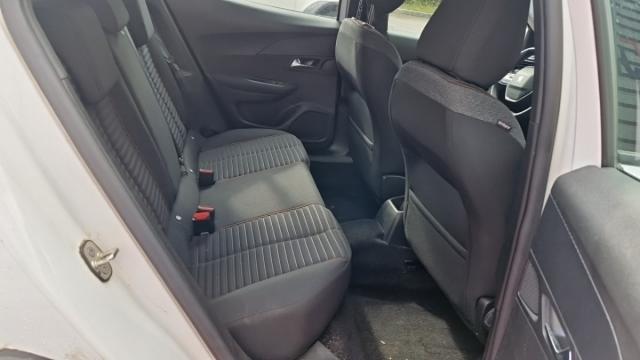 Peugeot 2008 image 3