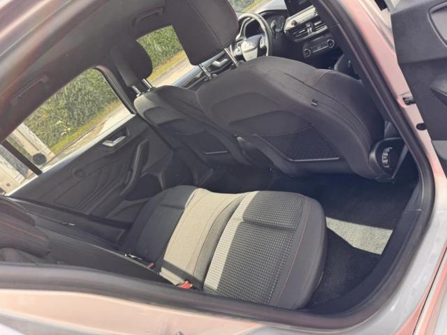Ford Focus image 7
