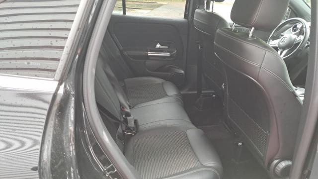 Mercedes Benz Gla image 9