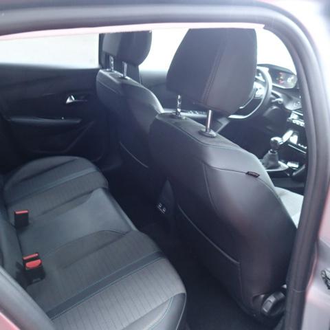 Peugeot 208 image 4