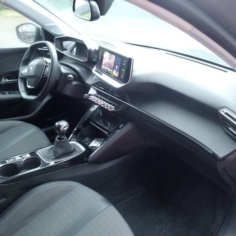 Peugeot 208 image 9