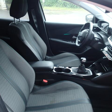Peugeot 208 image 3