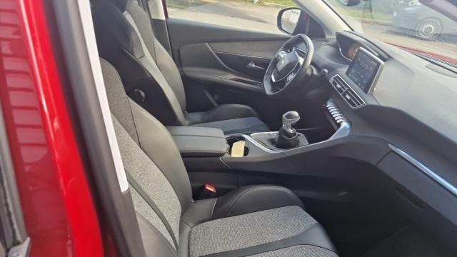 Peugeot 3008 image 2