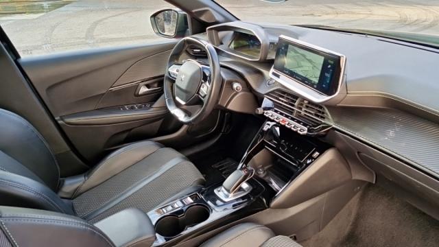 Peugeot 208 image 8