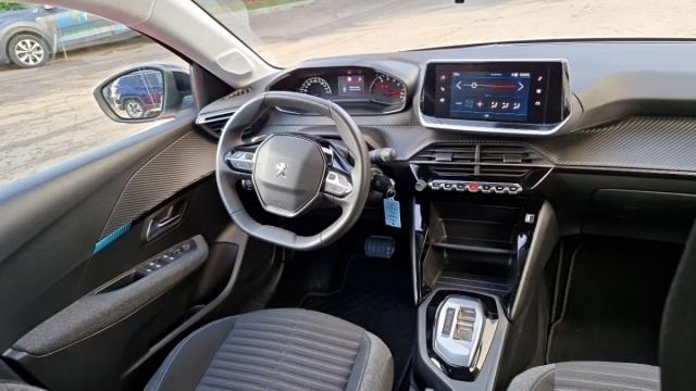 Peugeot 208 image 8