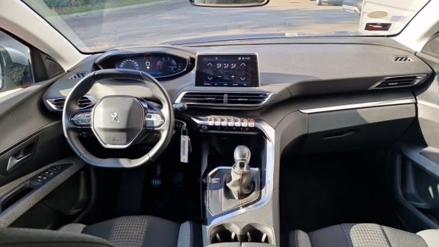 Peugeot 5008 image 1