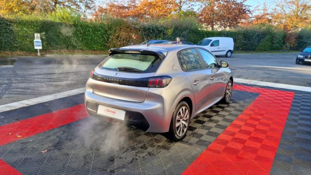 Peugeot 208 image 3