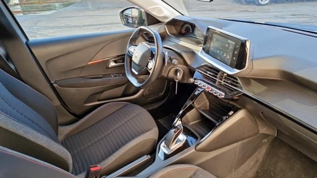 Peugeot 208 image 6