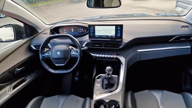 Peugeot 5008 image 1