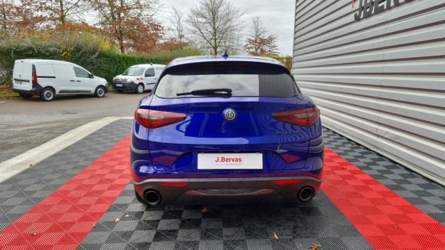 Alfa Romeo Stelvio image 2