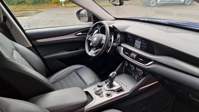 Alfa Romeo Stelvio image 5