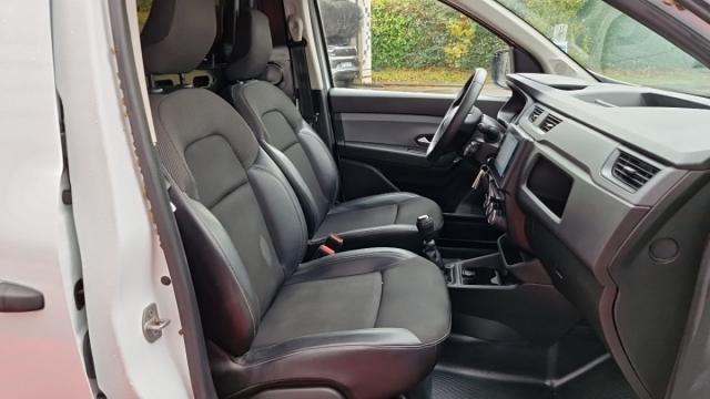 Renault Express Van image 3