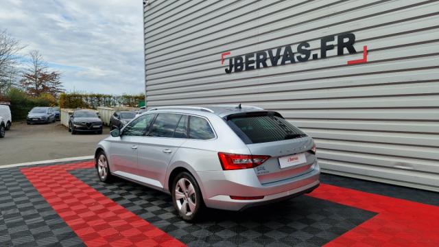 Skoda Superb Combi image 8