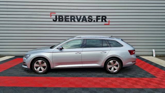 Skoda Superb Combi image 9