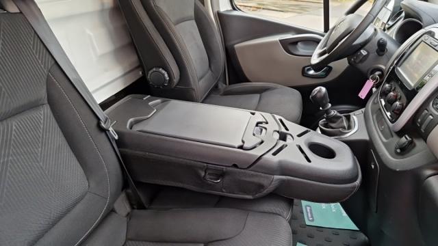 Renault Trafic image 9