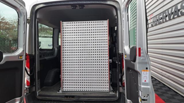 Ford Transit image 7