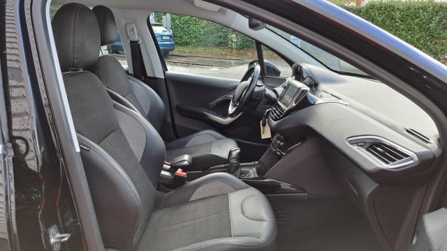 Peugeot 2008 image 2