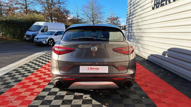 Alfa Romeo Stelvio image 7