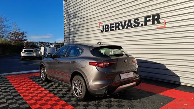 Alfa Romeo Stelvio image 2