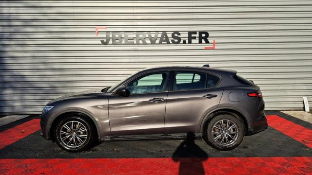 Alfa Romeo Stelvio image 9