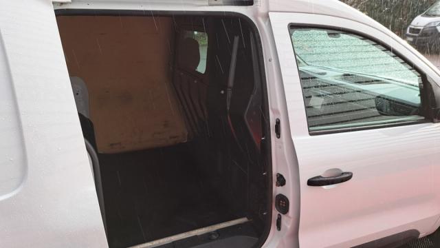 Renault Express Van image 7