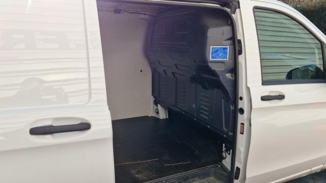 Mercedes Benz Vito image 2