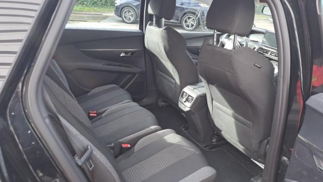 Peugeot 5008 image 1