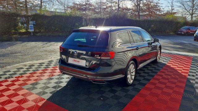 Volkswagen Passat Sw image 2