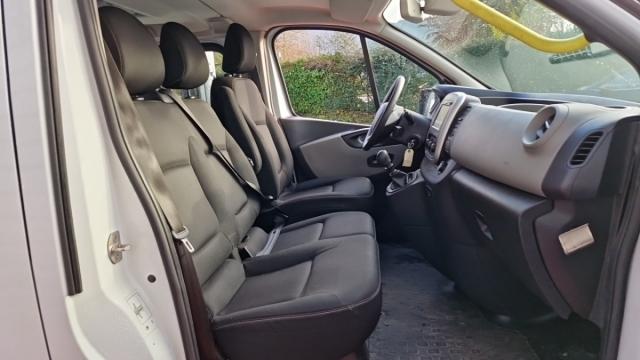 Renault Trafic image 2