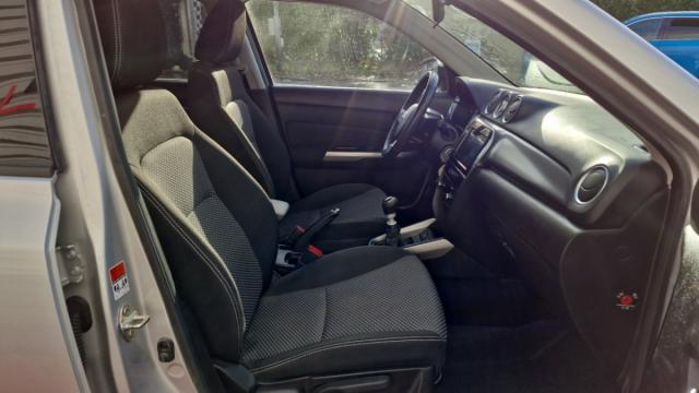 Suzuki Vitara image 8
