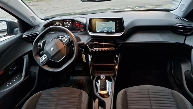 Peugeot 2008 image 3