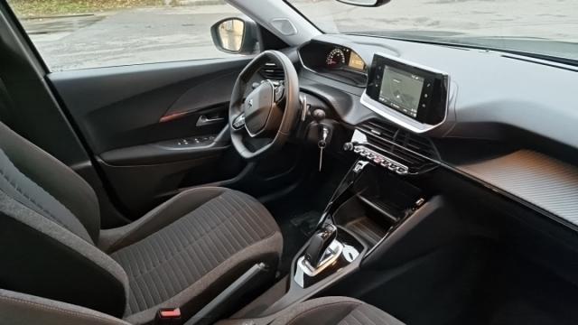 Peugeot 2008 image 8