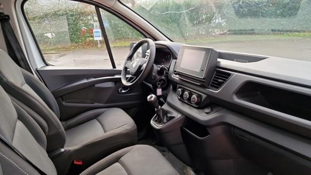 Renault Trafic image 2