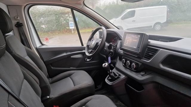 Renault Trafic image 8
