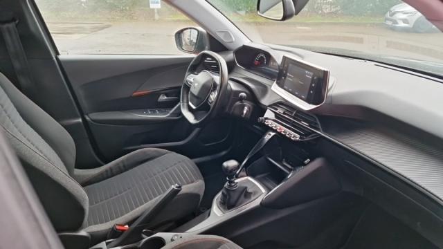 Peugeot 2008 image 1