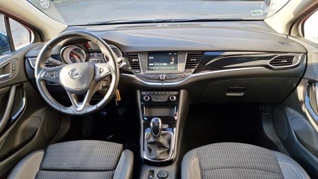 Opel Astra Sports Tourer image 9