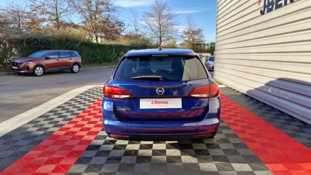 Opel Astra Sports Tourer image 4