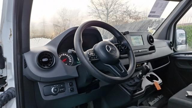 Mercedes Benz Sprinter image 1