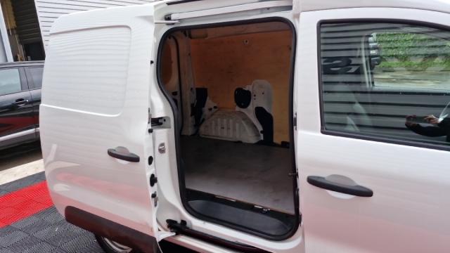 Renault Express Van image 9