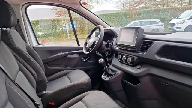Renault Trafic image 2