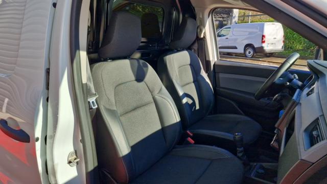 Renault Express Van image 4