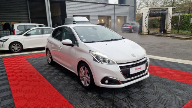Peugeot 208 image 2