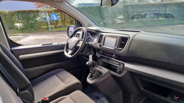 Peugeot Traveller image 2